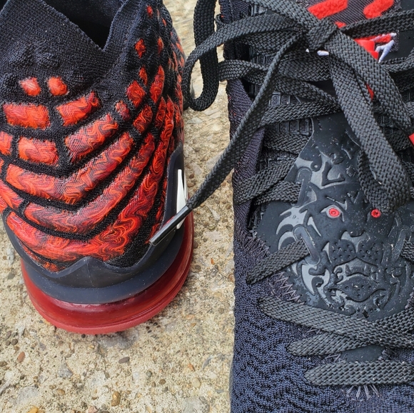 Nike LeBron 17 Infrared 2020 - Picture 2 of 7